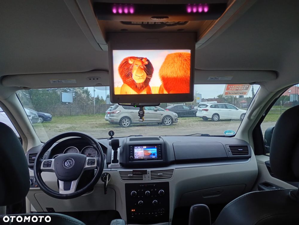 Volkswagen Routan - 14