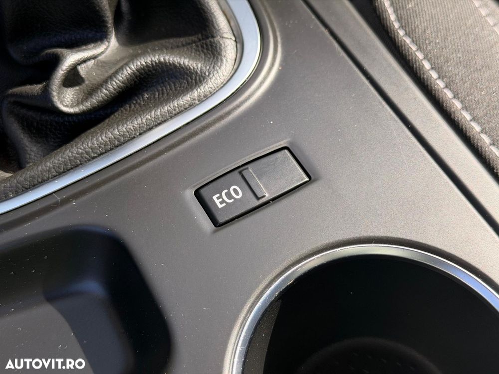 Renault Megane TCe 140 GPF Techno - 25