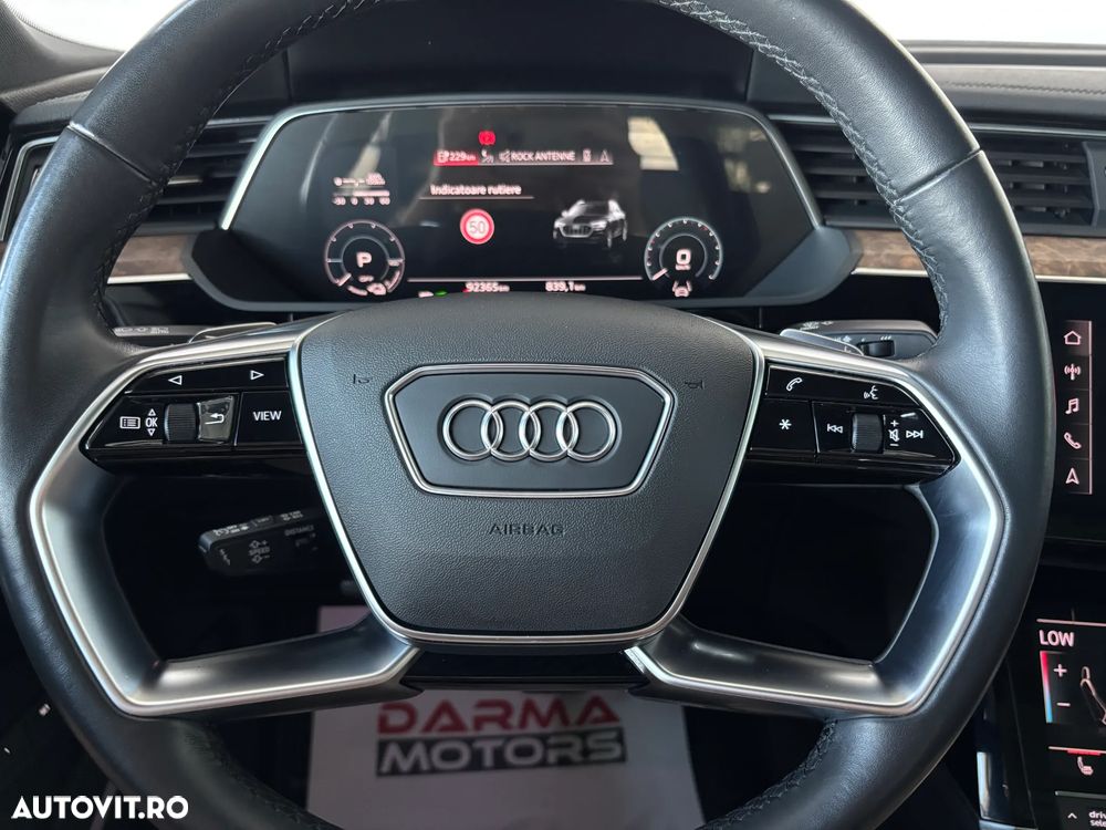 Audi e-tron 55 quattro - 12