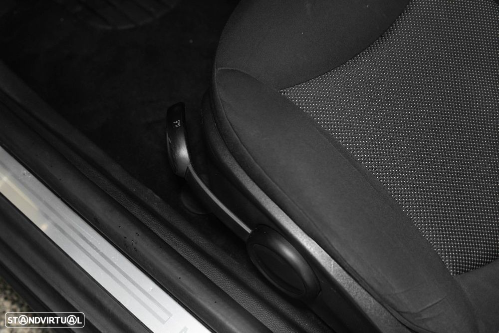 MINI 3 Portas One D - 29