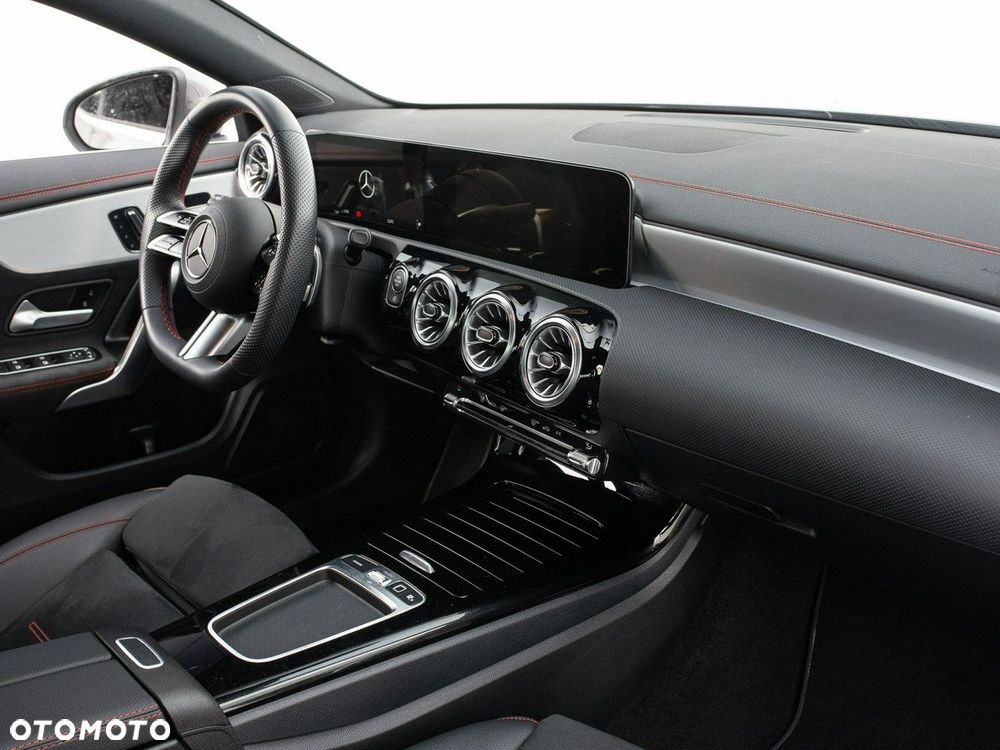 Mercedes-Benz CLA - 31
