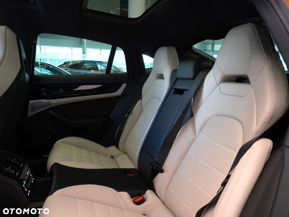 Porsche Panamera 4 E-Hybrid PHEV - 39