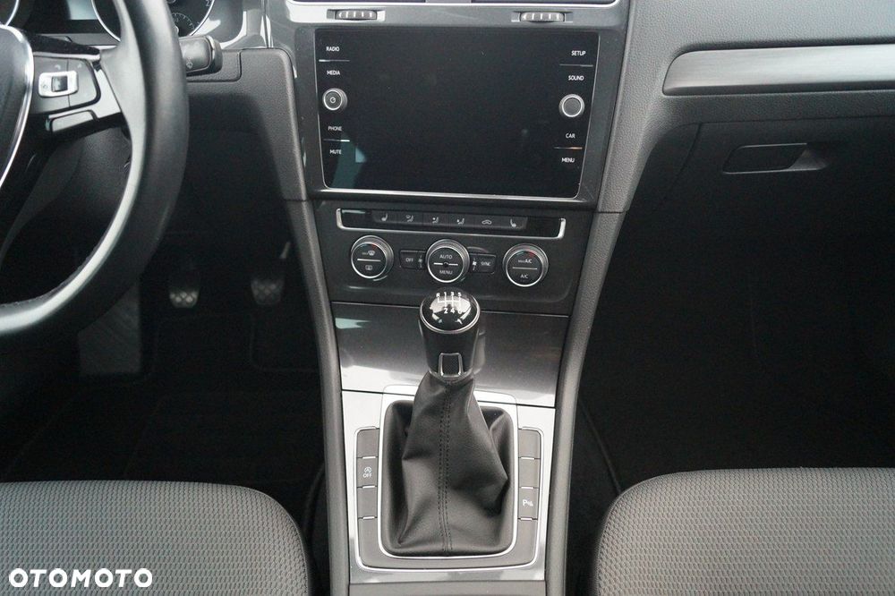 Volkswagen Golf - 25