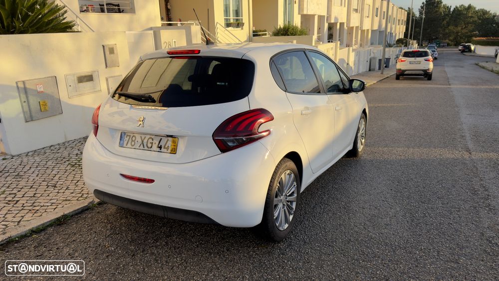 Peugeot 208 1.2 PureTech Signature - 4