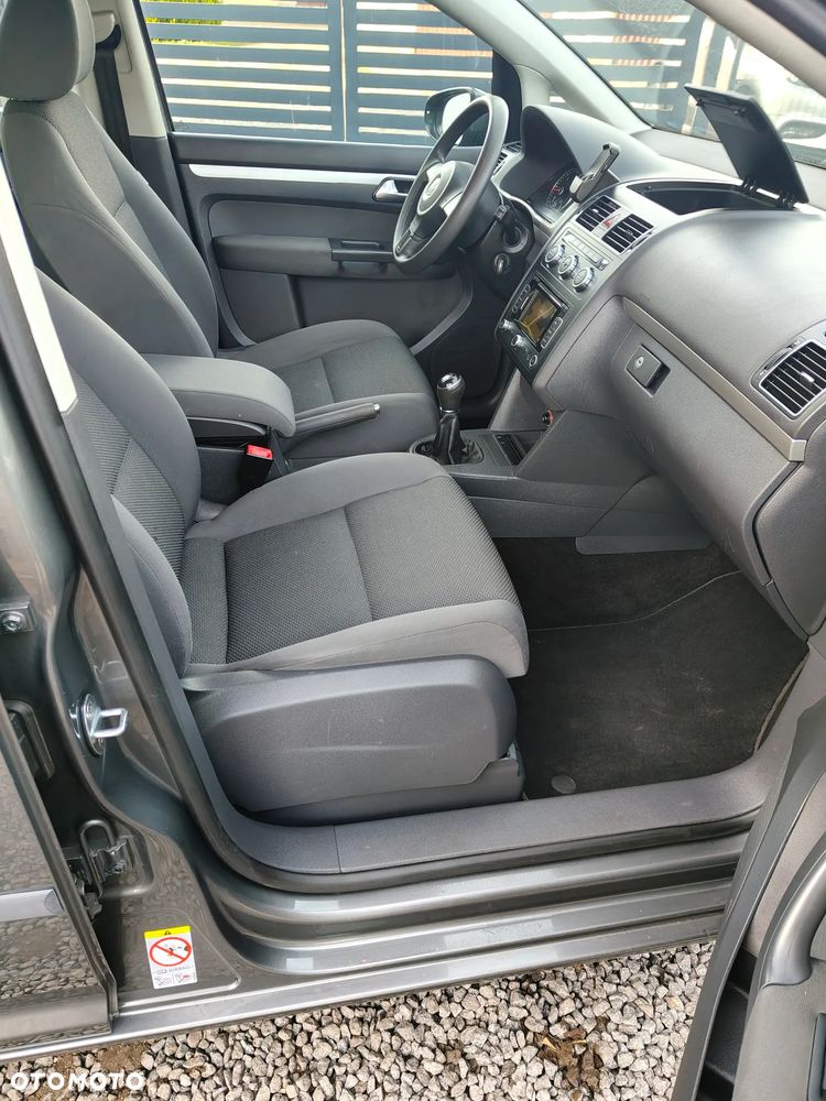 Volkswagen Touran 2.0 TDI DPF STYLE - 27