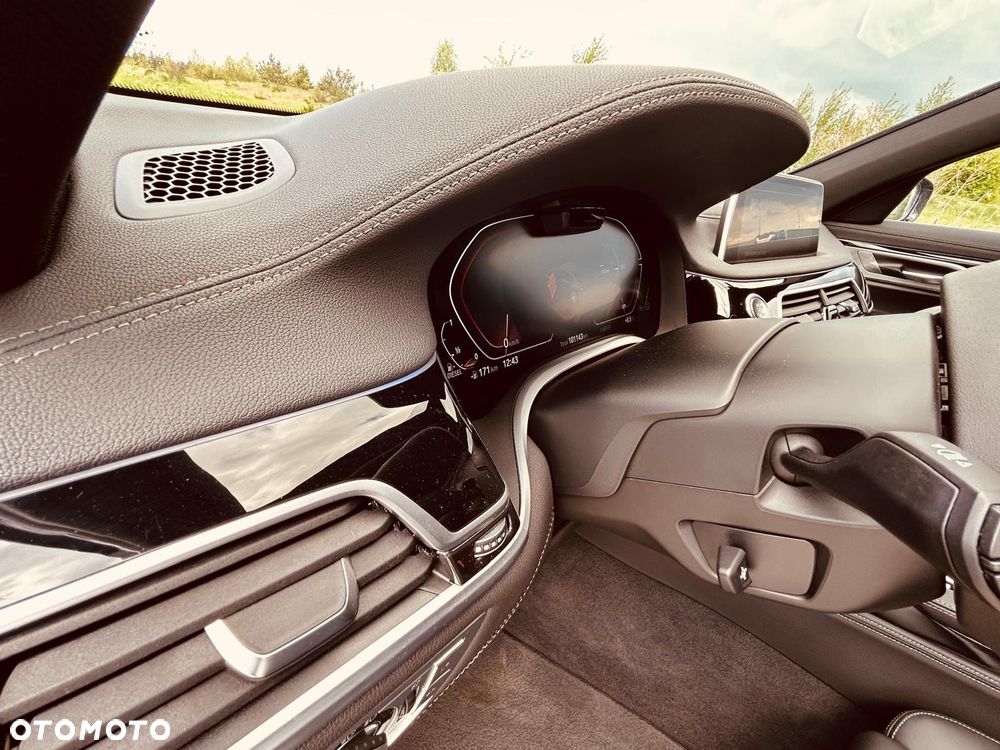 BMW Seria 7 730d xDrive mHEV - 14