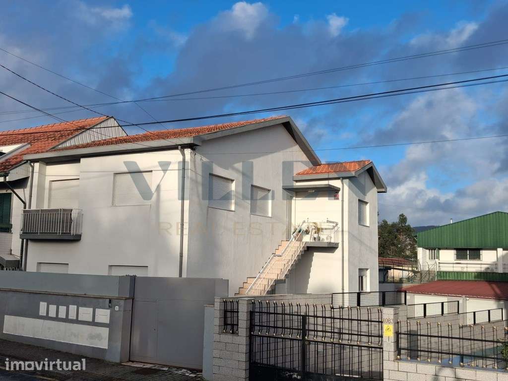 Andar Moradia T3 Renovado com Garagem e 3 Frentes em São Cosme - Go... - Grande imagem: 2/38