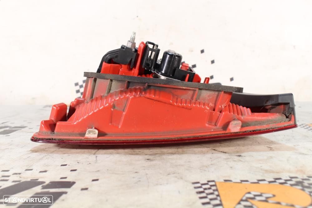 Farolim Direito Seat Exeo St (3R5)  3R9945094 / 89500361 / Mala Passag - 9