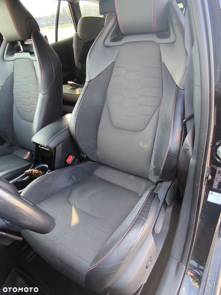 Toyota Corolla 2.0 Hybrid Executive - 28