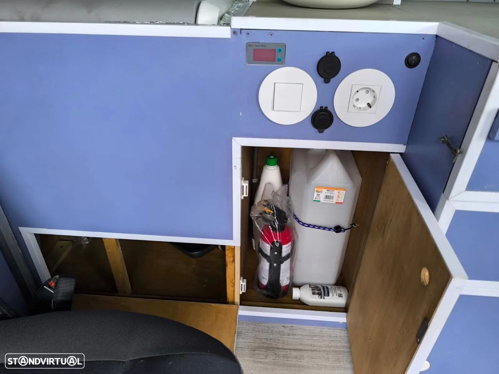 VW Transporter 2.4 D Kombi Sp. - 34