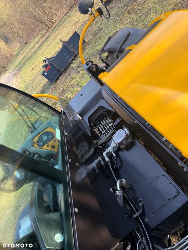 Haulotte HTL 4017 Ładowarka Teleskopowa Dźwig 17m. z Bocianem 22m. Łyżka szufla. widły z Hydraulicznym posuwem! Maszyna z Komuny Norweskiej! Jak Nowa z Salonu. DEKRA aktualna na cały osprzęt! Kamera + szybkozłącze! Bocian 5m. Szybka wolna jazda! Pełna Dokumentacja Serwisowa! Opony zero zużycia! Zero luzów i wycieków! Stabilizatory 2ośie. Wielka Okazja 3430 mtg! Webasto. Gniazdo 220v. Bogata Wersja Norweska - 24