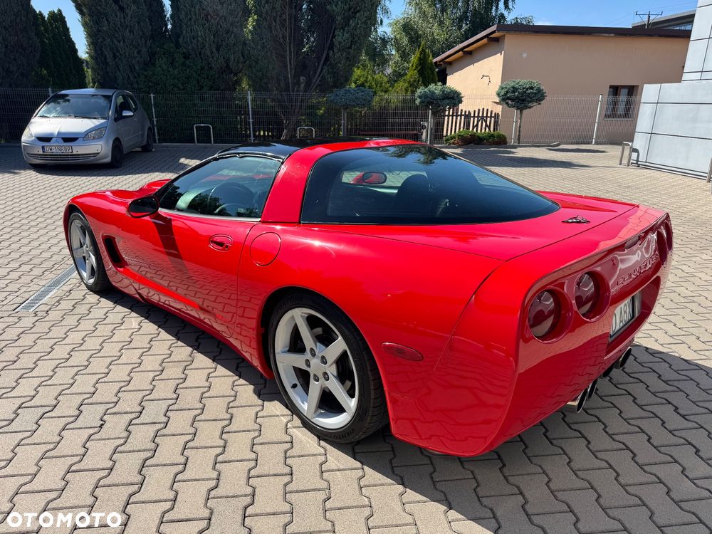 Chevrolet Corvette - 25