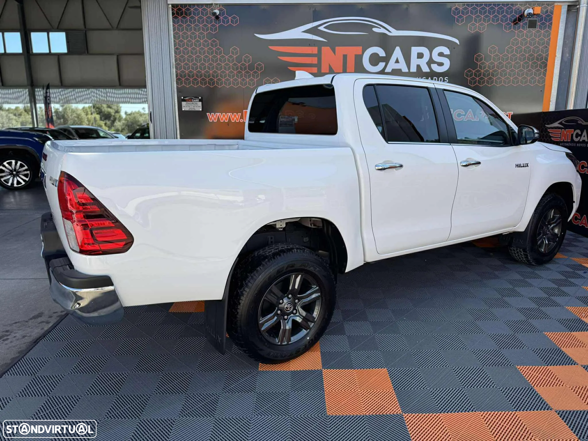 Toyota Hilux 2.4 D-4D 4WD Tracker - 2