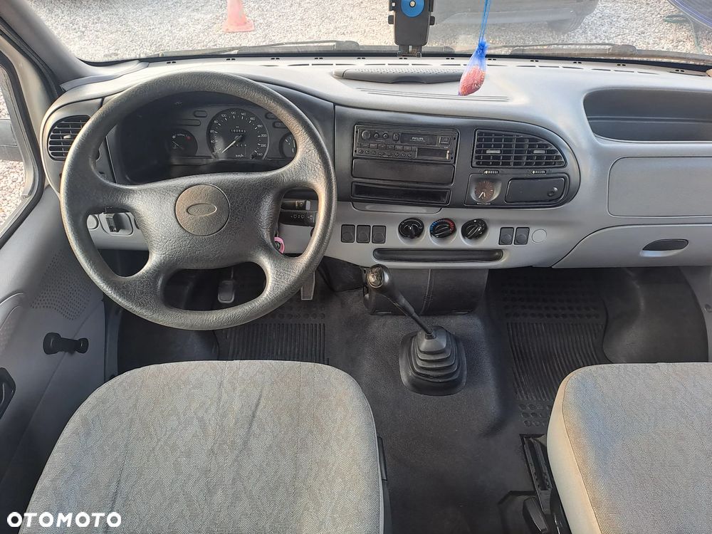 Ford Transit - 12