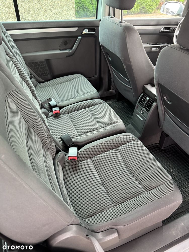 Volkswagen Touran - 8