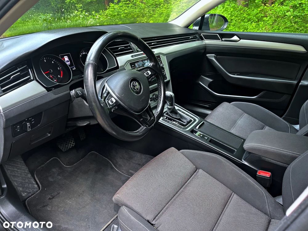 Volkswagen Passat - 12