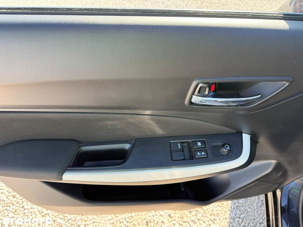 Suzuki Swift 1.2 Dualjet Hybrid MT Club - 17