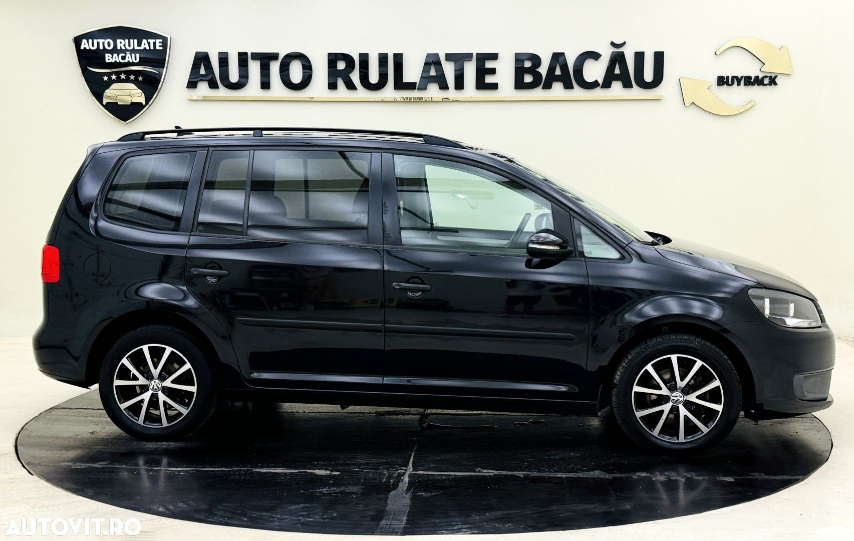 Volkswagen Touran - 4