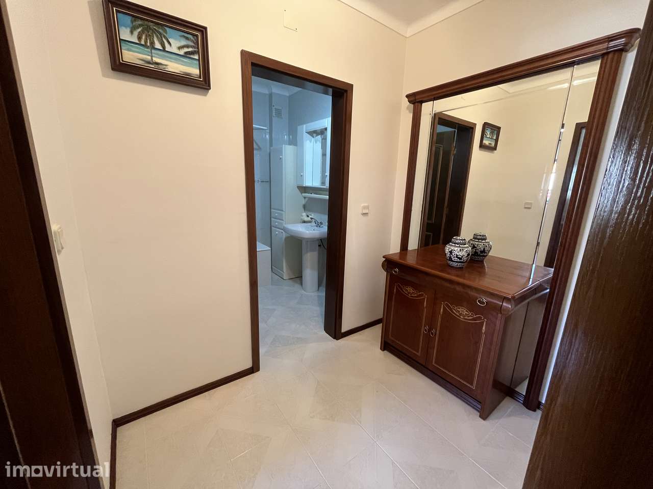 Apartamento T2 na Praia de Paredes de Vitória com varanda e garagem - Grande imagem: 5/14