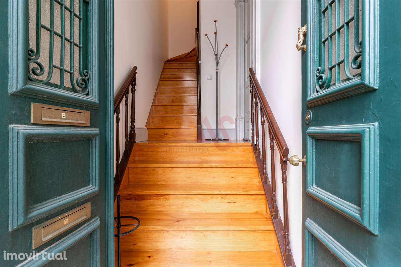 Moradia T3 situada numa das zonas mais prestigiadas da cidade do Porto - Grande imagem: 2/24