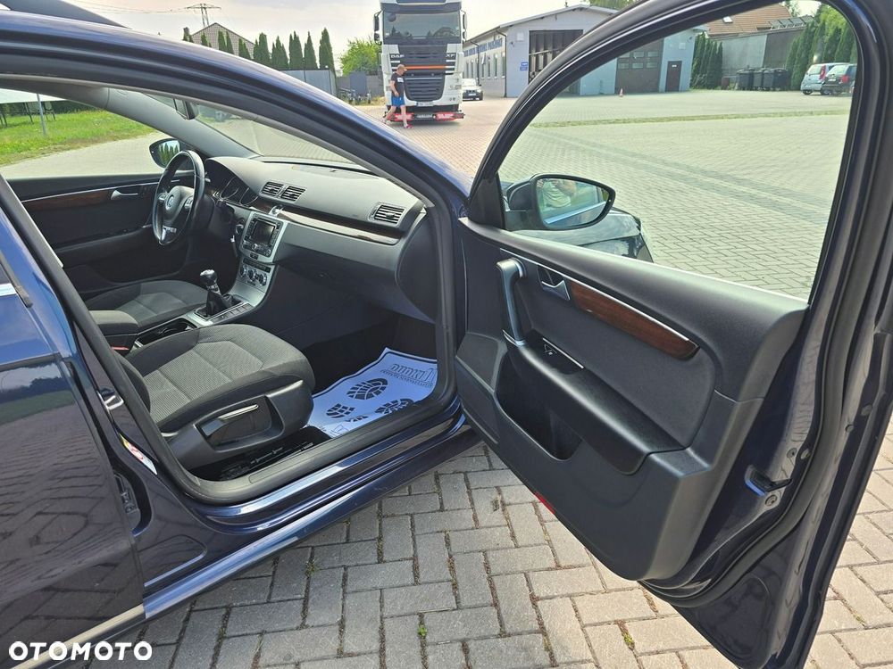 Volkswagen Passat - 31