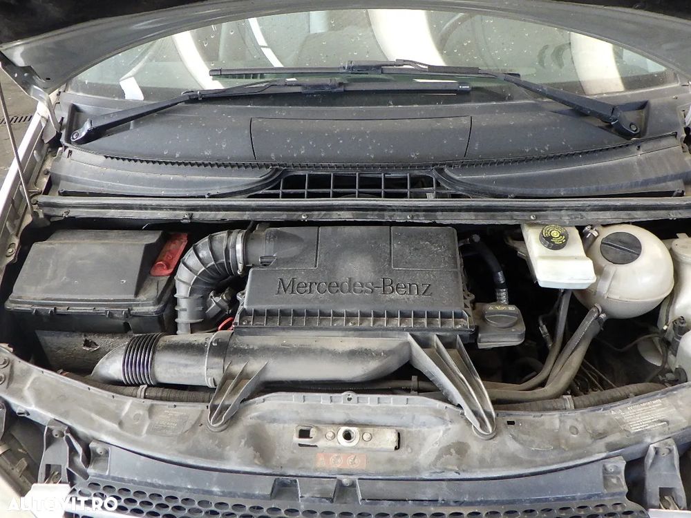 Dezmembrez Mercedes  Viano 2.2 D , an 2010 ,cod motor 646980 - 6