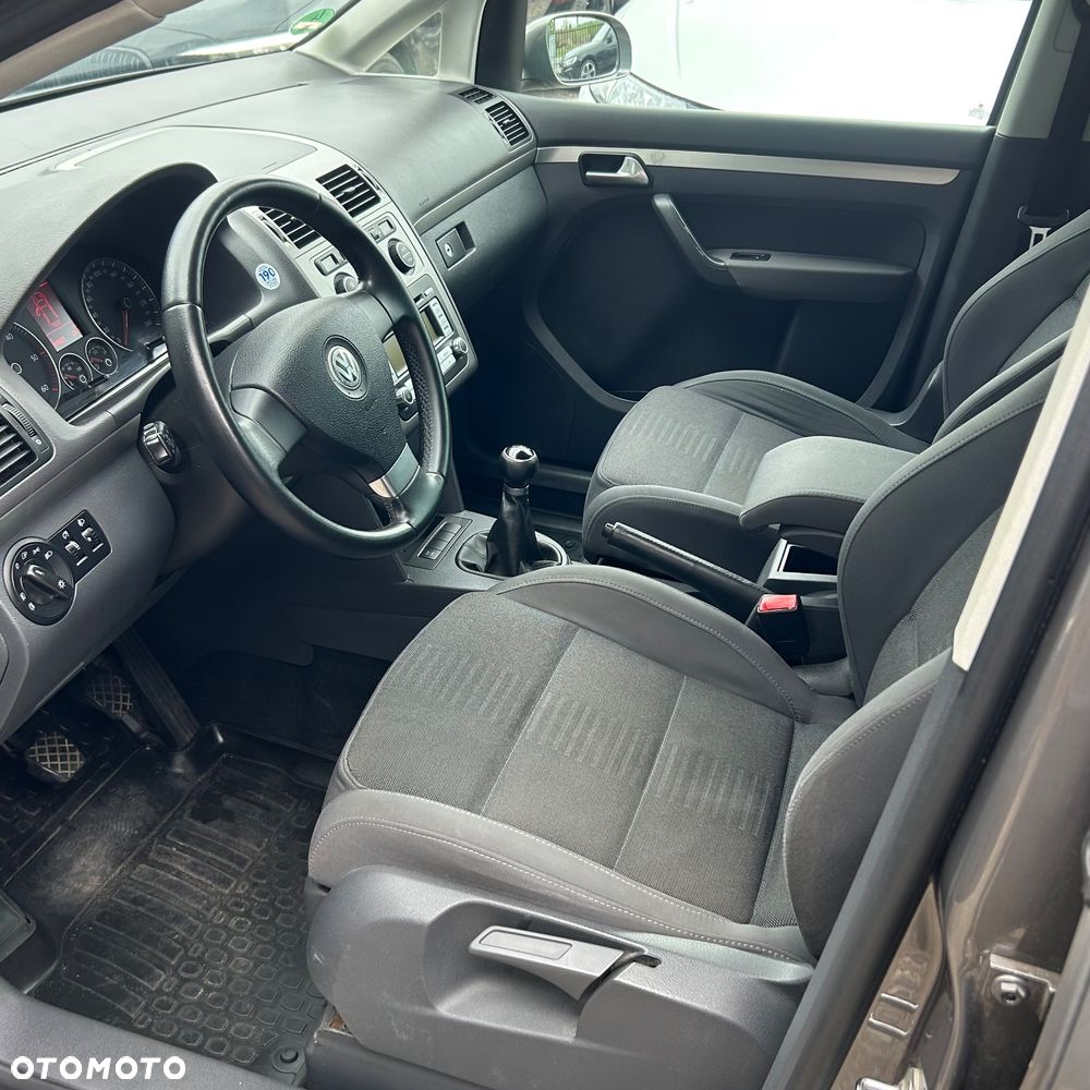 Volkswagen Touran 2.0 TDI DPF Highline - 13