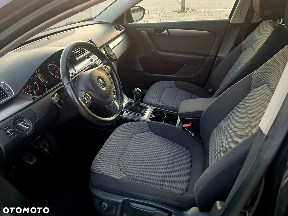 Volkswagen Passat 2.0 TDI Comfortline - 12