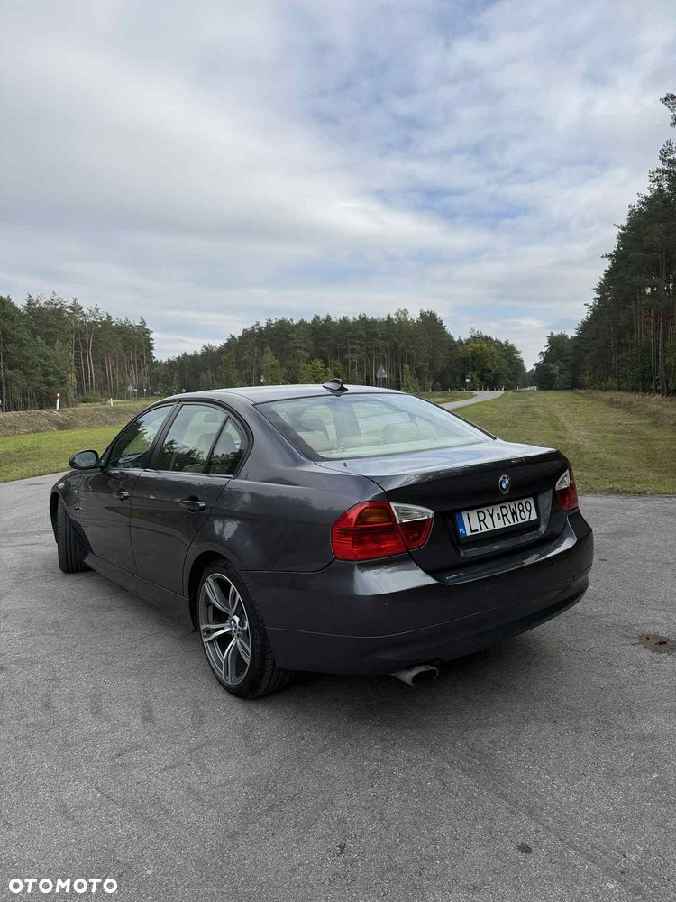 BMW Seria 3 318i - 4