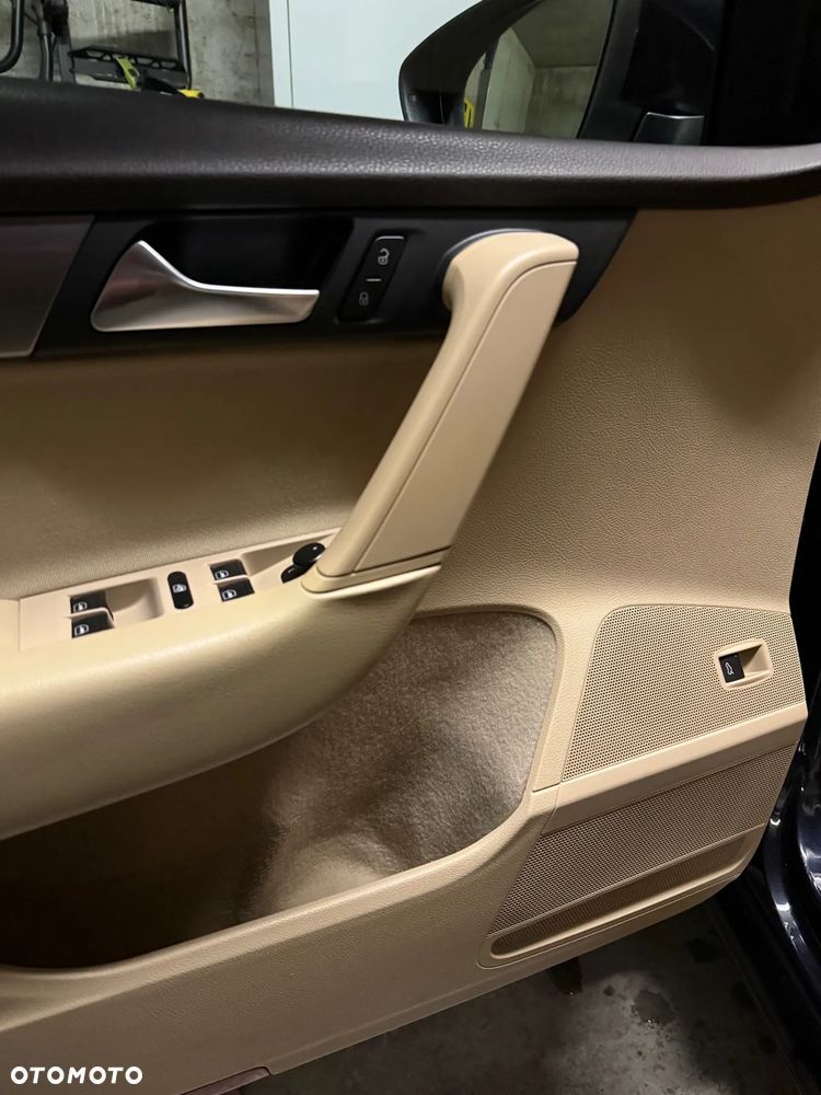 Volkswagen Passat Variant 2.0 TDI DSG BlueMotion Technology Highline - 12