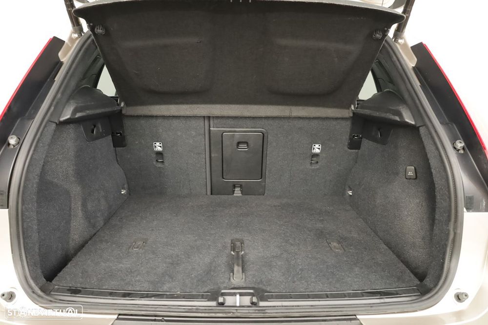 Volvo XC 40 1.5 T2 Plus Dark Auto - 23