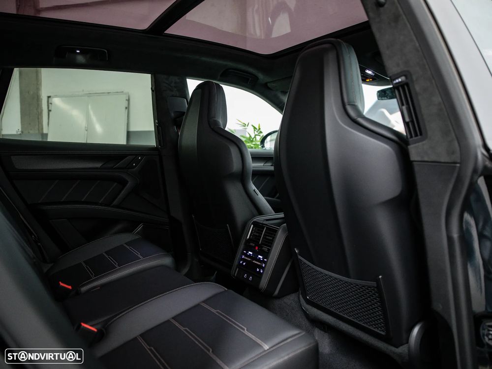 Porsche Cayenne Electric Turbo - 40