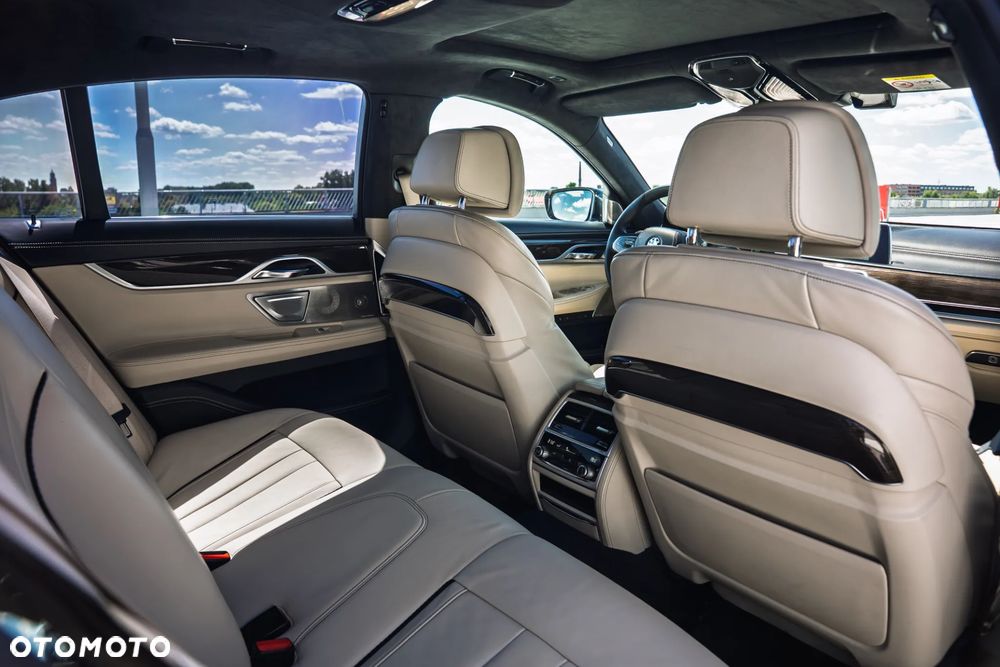 BMW Seria 7 730d sport - 29
