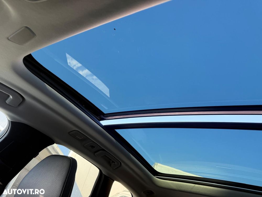 Volvo XC 60 B4 D Plus Dark - 26