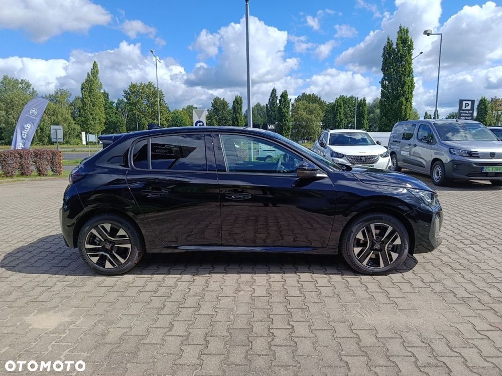 Peugeot 208 - 8