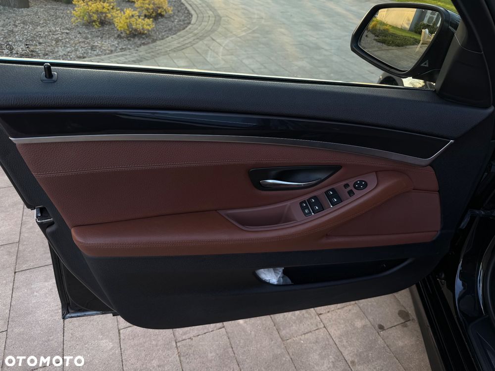 BMW Seria 5 535i Sport-Aut - 17