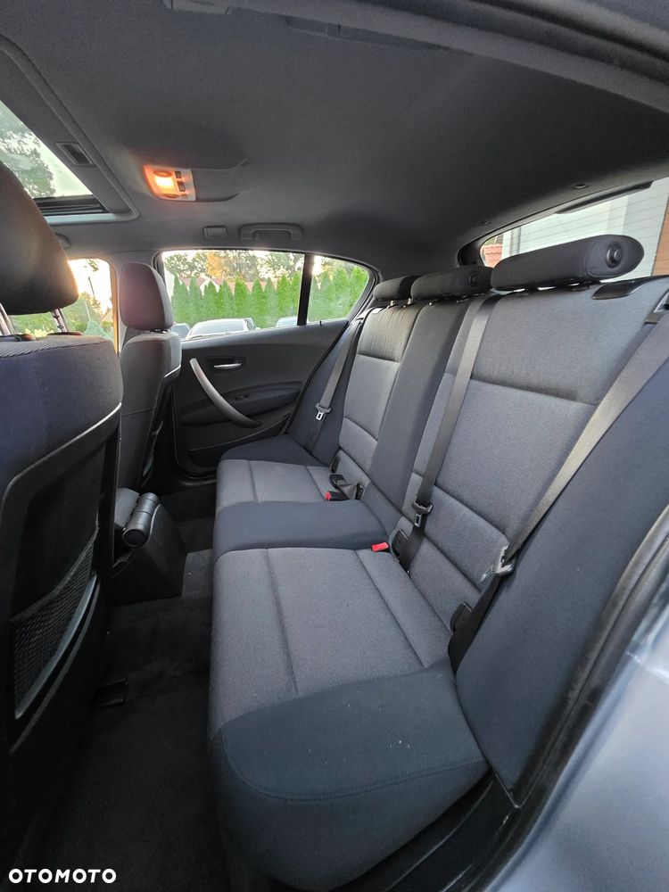 BMW Seria 1 120i - 26