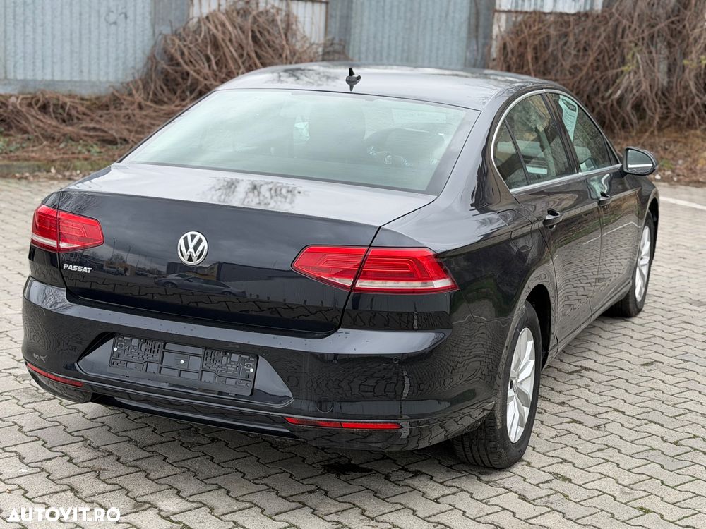 Volkswagen Passat - 4