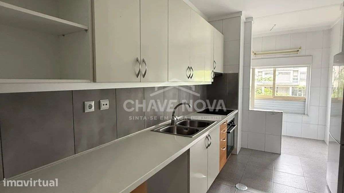 T3 c/ Garagem Box em Águas Santas (Próx. do Mosteiro) - Grande imagem: 2/22
