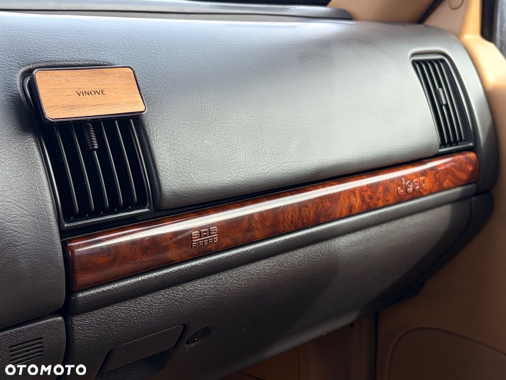 Jeep Grand Cherokee - 24