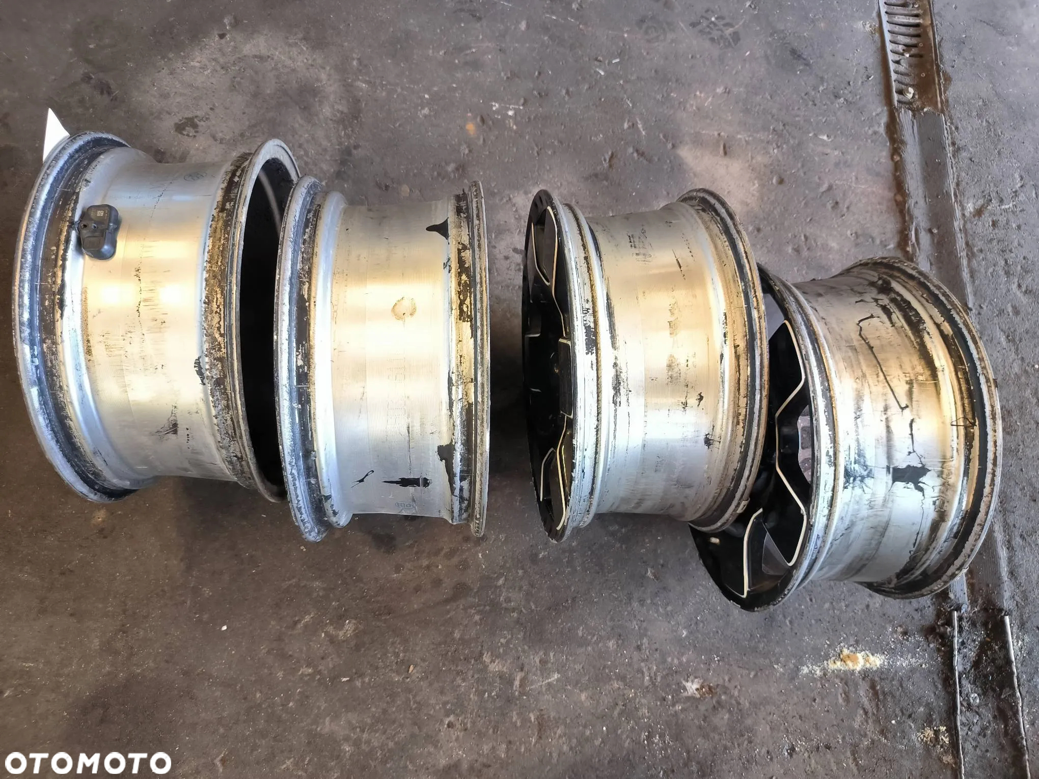 Felgi aluminiowe R17 6x139.70 Kita Toyota FJ cruiser 4.0 V6 2007 - 9