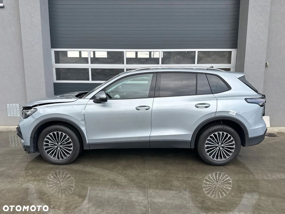 Volkswagen Tiguan - 1