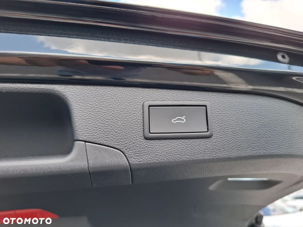 Volkswagen Passat Variant 2.0 TDI SCR DSG Elegance - 15