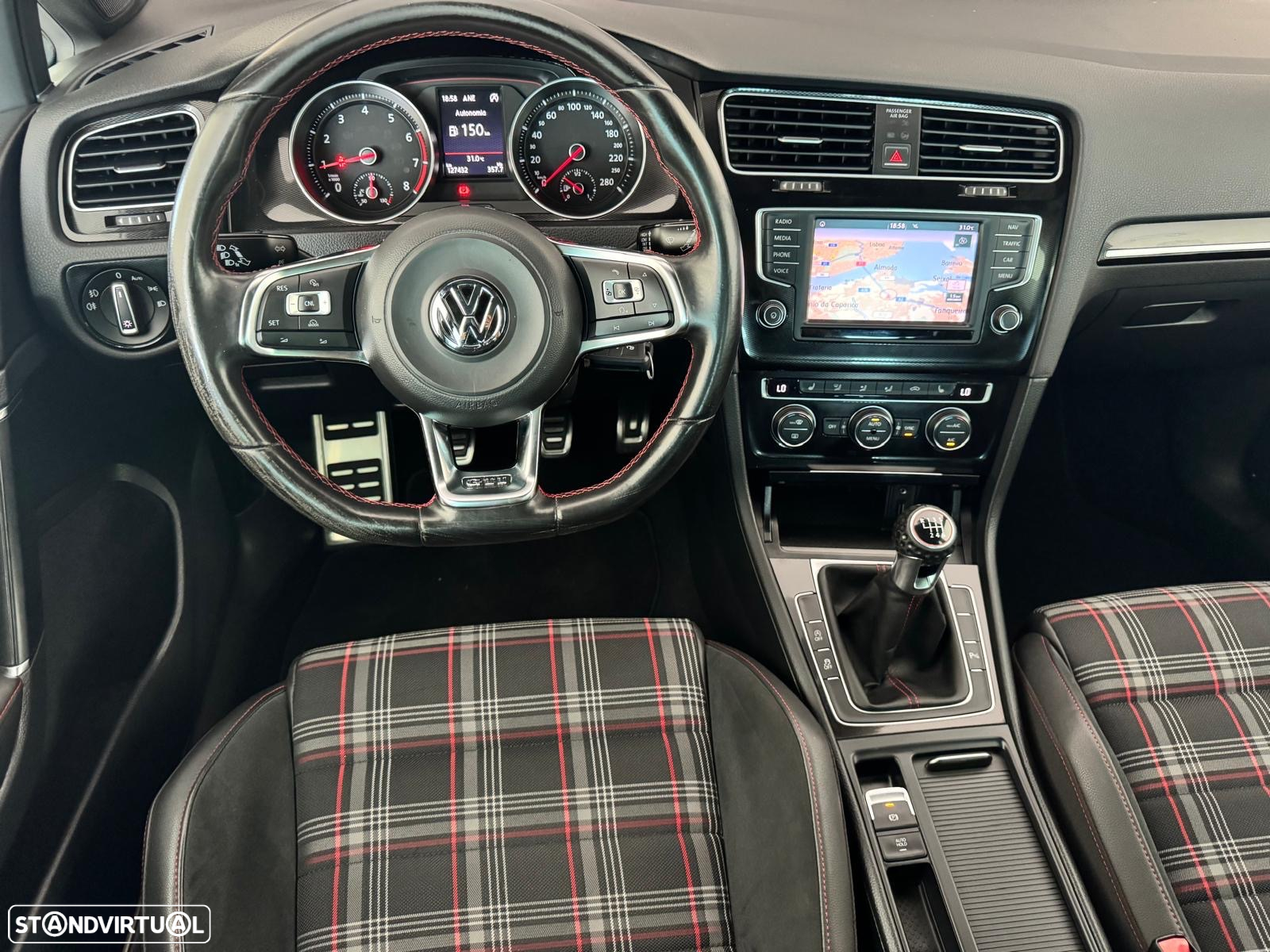 VW Golf 2.0 TSi GTi Performance - 11