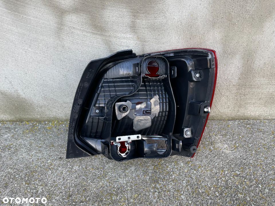 LAMPA TYLNA LEWA VW POLO 6R0 2009-2014 - NOWA - 2
