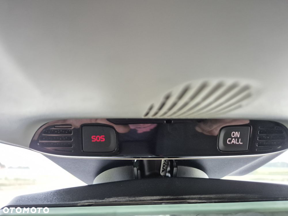 Volvo V40 - 25