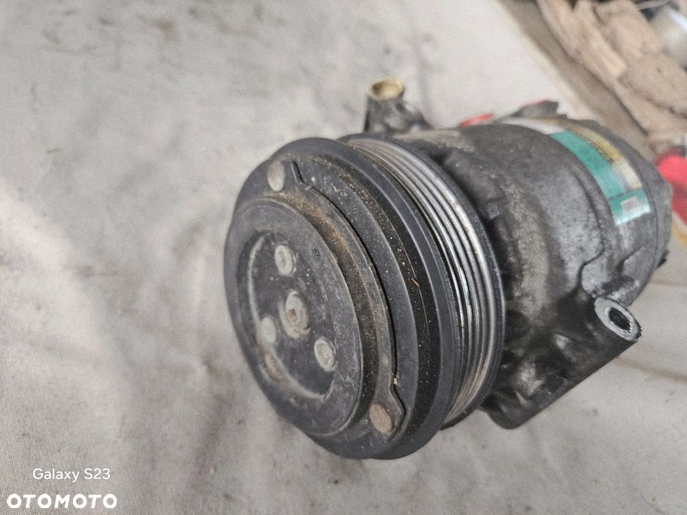 Sprężarka pompa kompresor klimatyzacji Opel Corsa C 1,0 12V 1,2 24427685 RR - 2