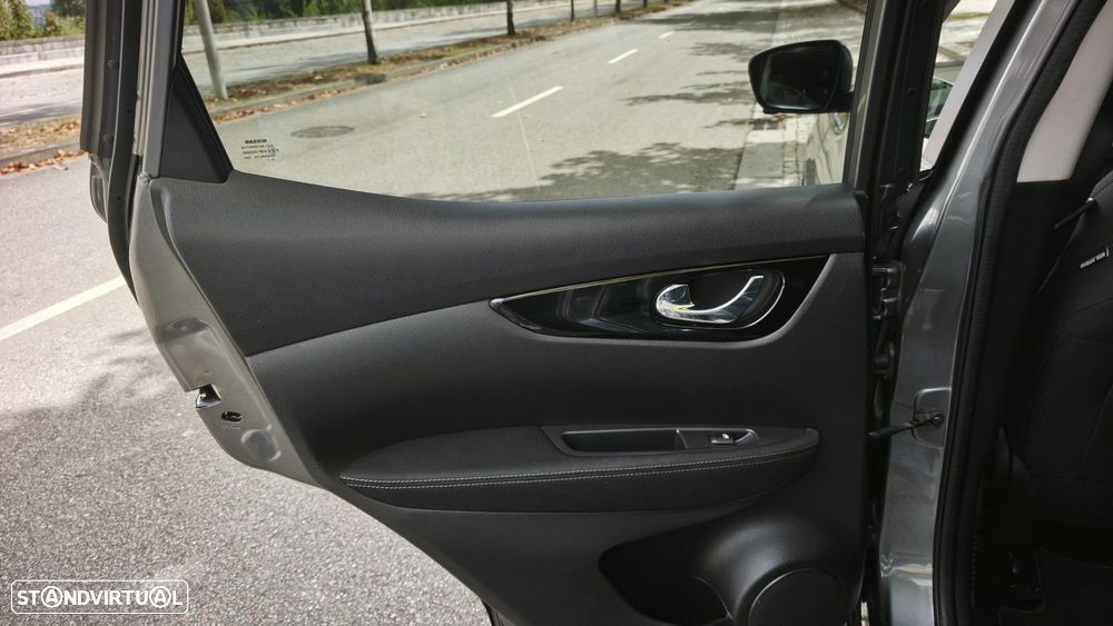 Nissan Qashqai 1.3 DIG-T N-Connecta J18 Led - 26