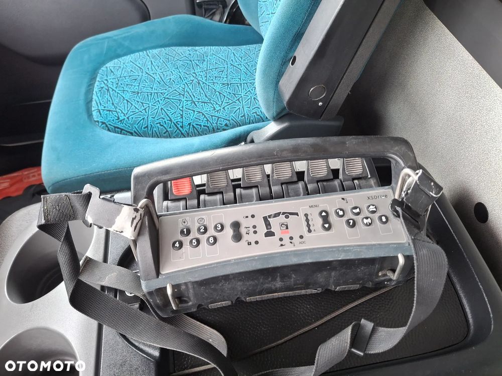 DAF LF 45.180 Wywrotka 3 Stronna + Hydroburta HDS HIAB Żuraw Dźwig Sterowanie Radiowe Łyżka Chwytak Obrotowy Dzielone Burty Hak Klimatyzacja Niski Przebieg Blokada Mostu Oświetlenie Ostrzegawcze - 23