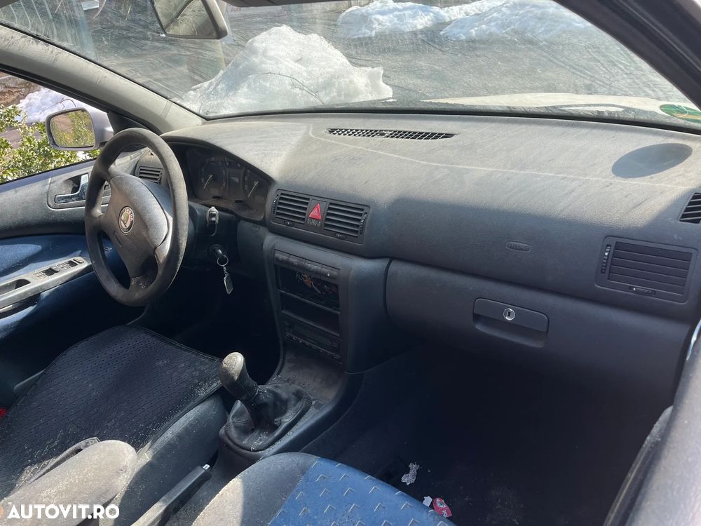 Dezmembrez Skoda Octavia 1 tour   gri argintiu 2003 1,6 benzina - 4